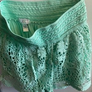 STREETWEAR SOCIETY  ..CROTCHED   SHORTS  SIZE LARGE  BRAND NEW